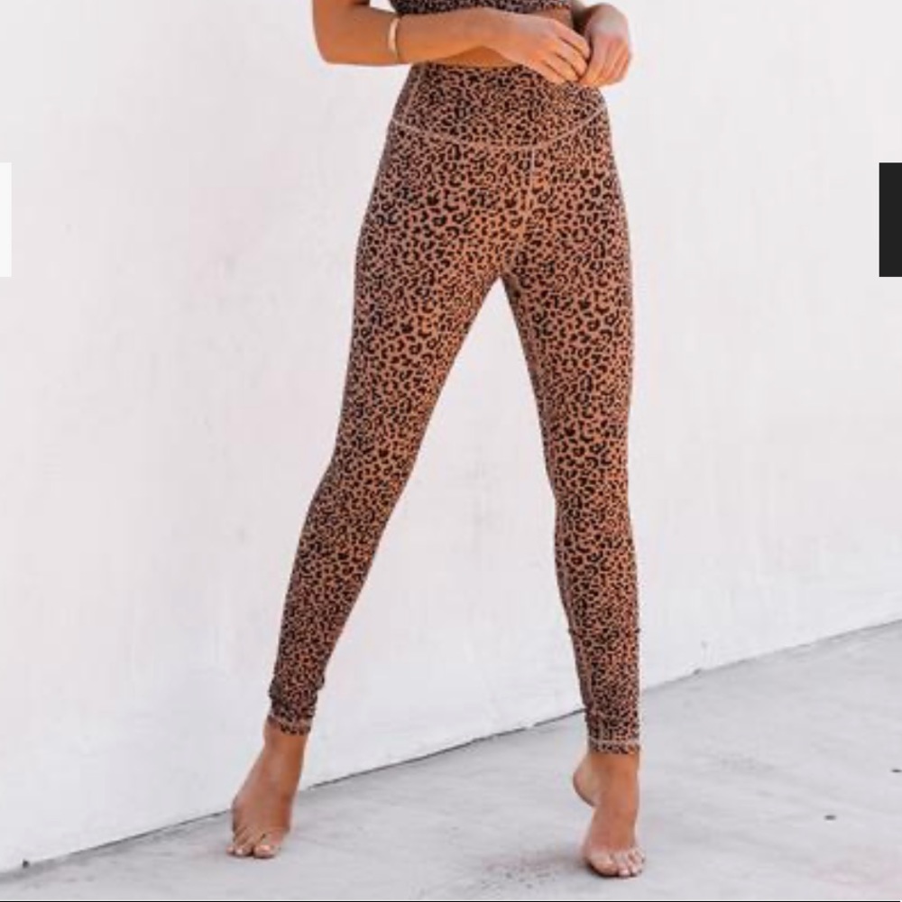 NWT Vici Dolls Quicksand Cheetah Legging